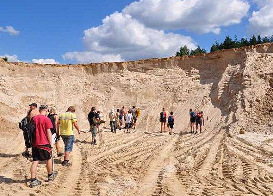 Poznanie budowy geologicznej i rzeźby Pojezierza Kaszubskiego - ćwiczenia terenowe studentów UG grafika